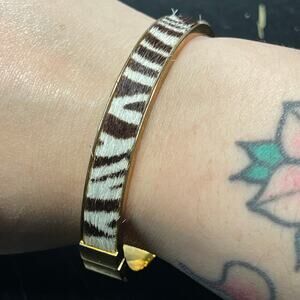 Talbots Black & White Zebra Print Bangle Hinged Clamp Bracelet Signed 7.25"